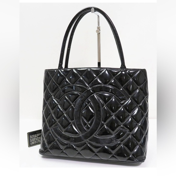 Chanel Glossy Black Quilted Shoulder Bag - Picture 1 of 12